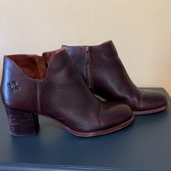 Patricia Nash brown leather cut out ankle booties - Picture 2 of 8